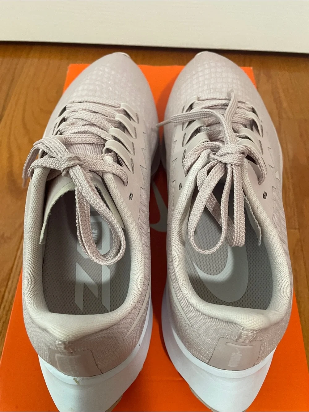 EUC - Nike Air Zoom Pegasus 37 - Champagne
